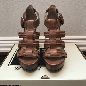 Frye Catrin Trapunto Shoes, size 5.5, brown